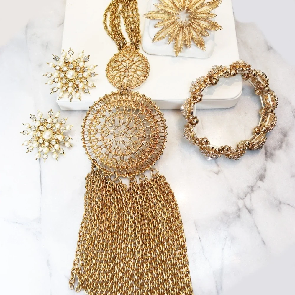 ✨💫 Sparkling 1980s Avon Gold Floral / Celestial Starburst Brooch 🏆💫✨ - Picture 15 of 16